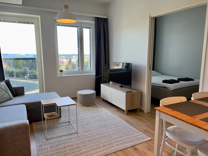 City Apartment with lake view and free parking - Image 1