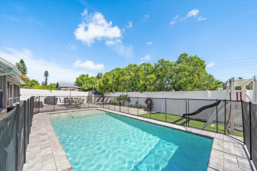 Coastal Farmhouse - 3/2 with heated saltwater pool - Image 1