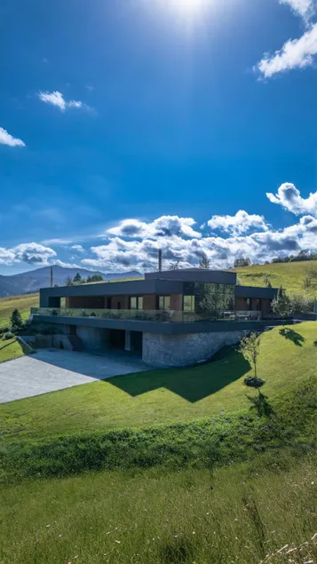 Downhills Residence - Image 1