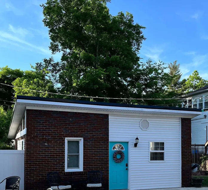 Downtown Guest House - Image 1