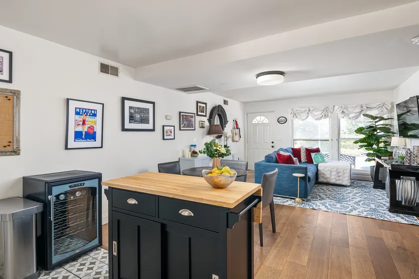 The Powers Court - 2 Bedroom, 1 Bath w/ Laundry - Image 1