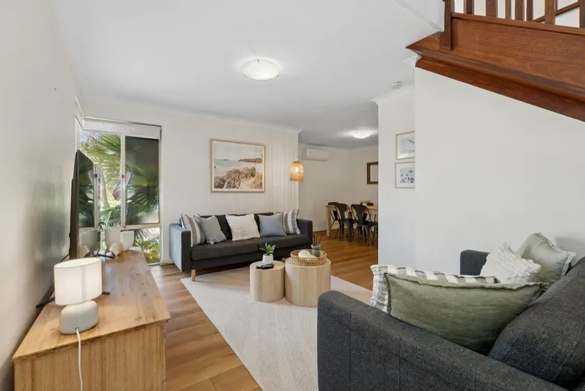 Seaside townhouse escape, stroll to the sea! - Image 1