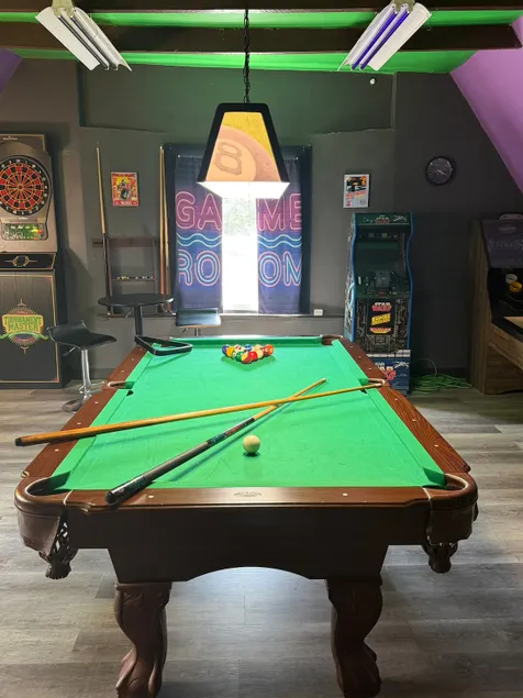 Downtown Game Room, Upper Apartment, Sleeps 8 - Image 1