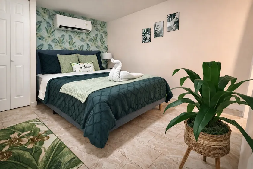 Private Suite Fully Fenced Close To Beach - Image 1