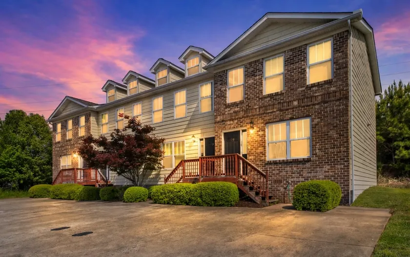 Tasteful Townhouse - Image 1