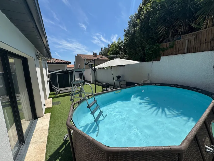 Charming house with swimming pool - Image 1