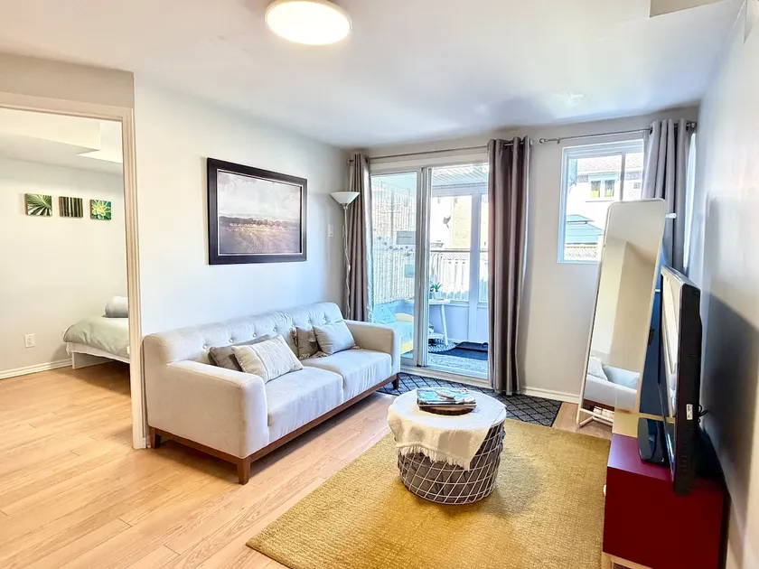 Bright 1BR Apartment for 2 · Richmond Hill - Image 1