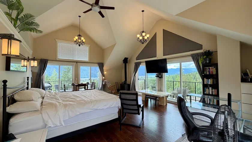Majestic Mara Lake view, top floor apartment - Image 1