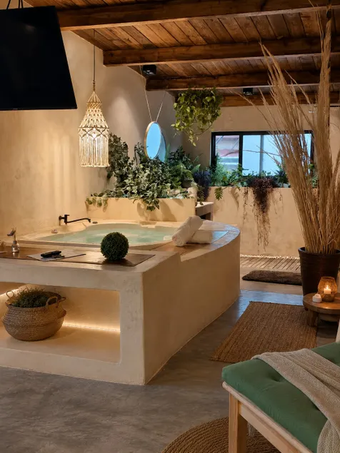 Boho Chic Suite with Private Jacuzzi - Image 1