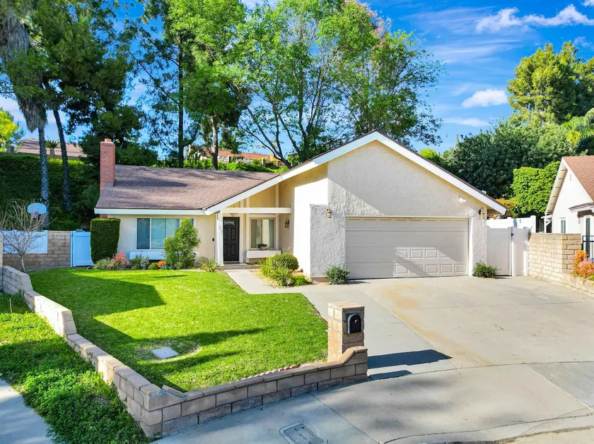 Remodeled Cheerful 4 Bedroom House with a pool - Image 1