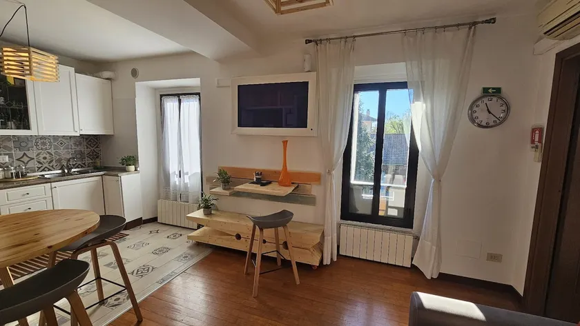 Lovely apartment in small courtyard in Rho - Image 1