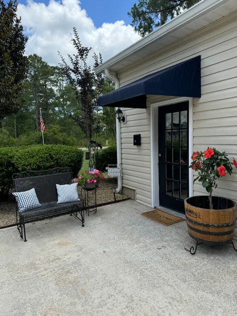 Adorable Private Guest Cottage with Bedroom&Loft. - Image 1