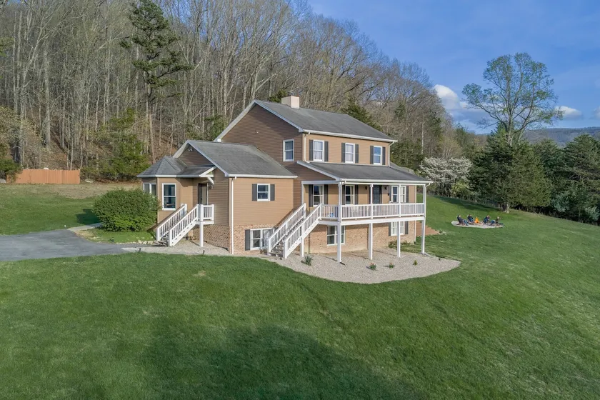 Huge Countryside Lux Home w Epic Views-Lexington - Image 1