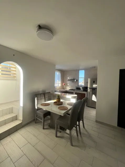 Cozy apartment 2 1/2 blocks from the beach! - Image 1