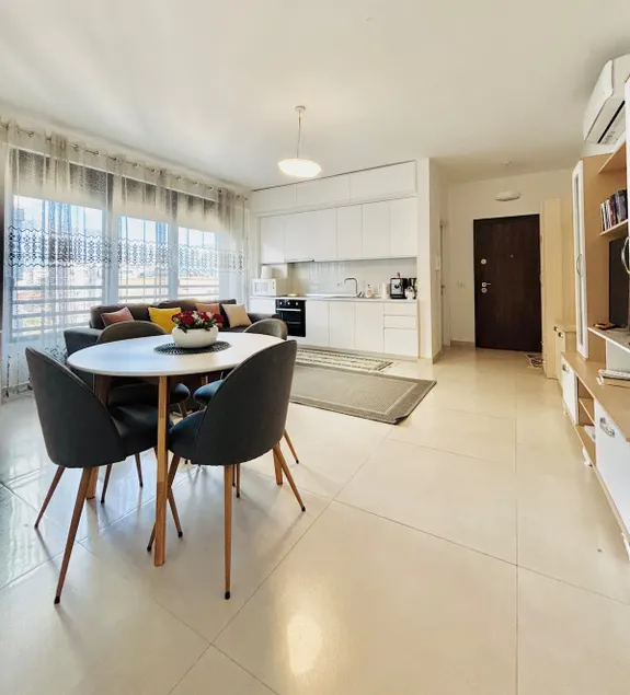 Comfy condo 6 minutes from downtown & Free Parking - Image 1