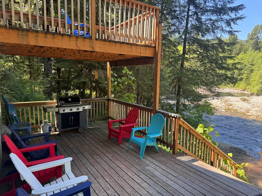 Fantastic river cabin near Mount Hood with private hot tub firepit & wood stove - Image 1