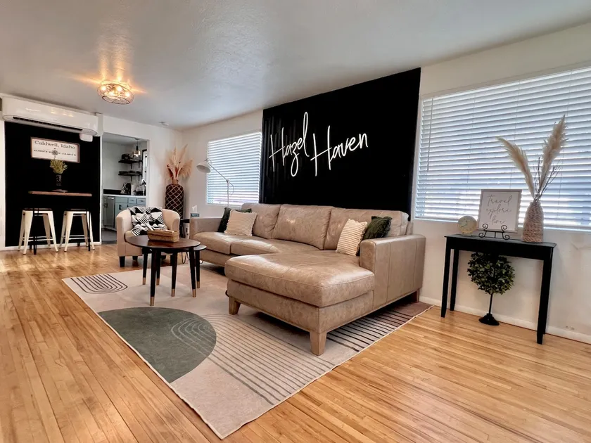 “Hazel Haven” 2 Bedroom W/ bonus game room! - Image 1