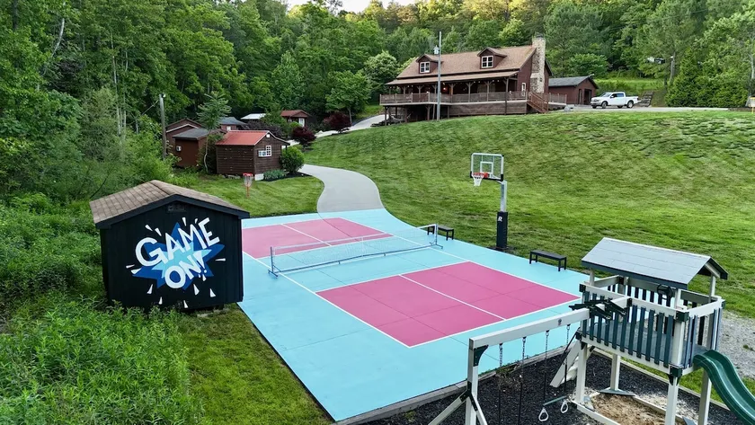 Weaverville Cabin + Mini Cabins w/ Pickleball + Hot Tub + 50 Acres - Image 1