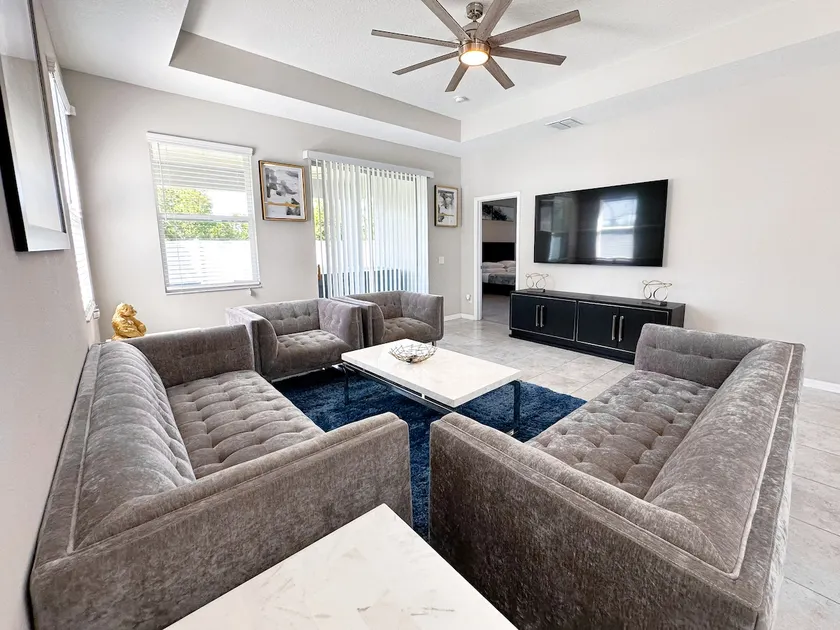 Spacious 4BR/2BA Riverview Home • Fast WiFi - Image 1