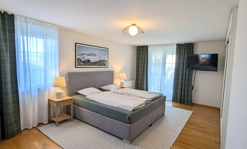 Spacious, rural and close to the airport - Image 1
