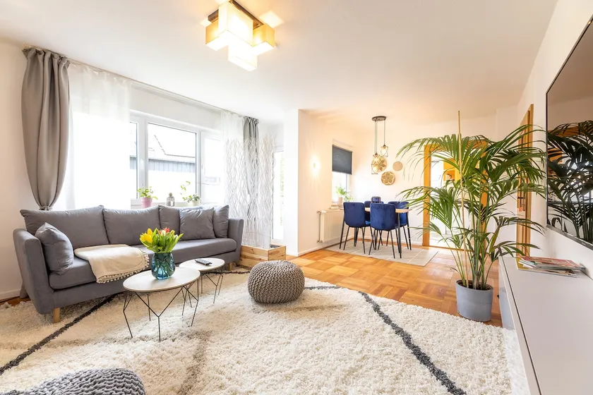 Plenty of space for families and groups, with a garden - Image 1