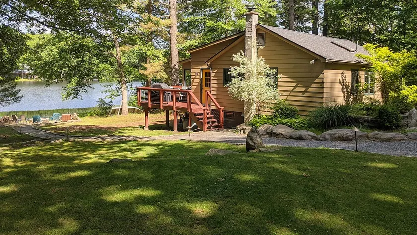 Cottage on House Pond - Image 1