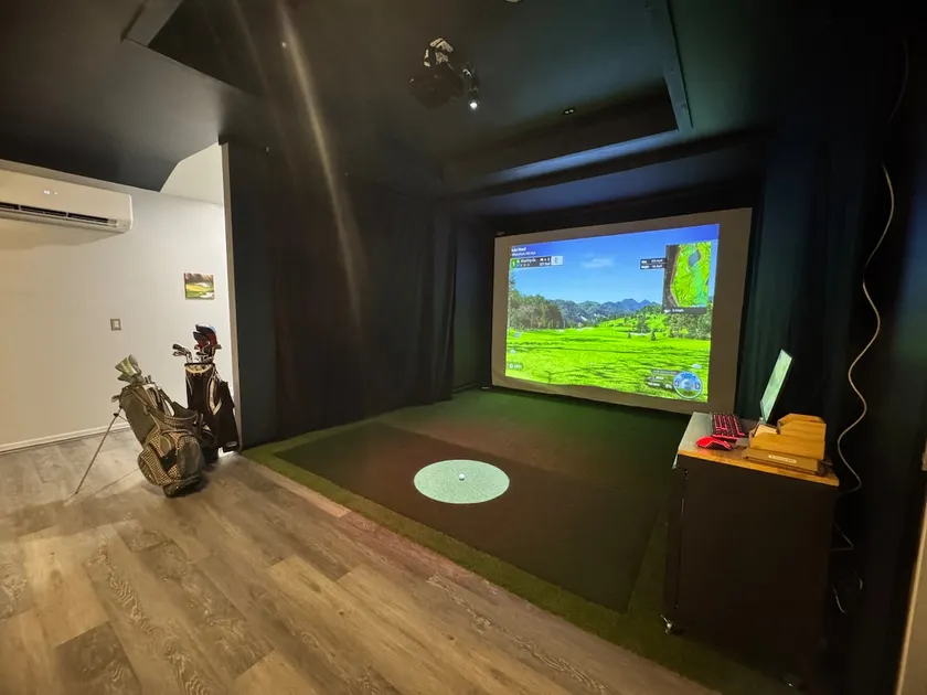 Golf Sim! Hot Tub/Game Room/Cinema 2 Kings - Image 1