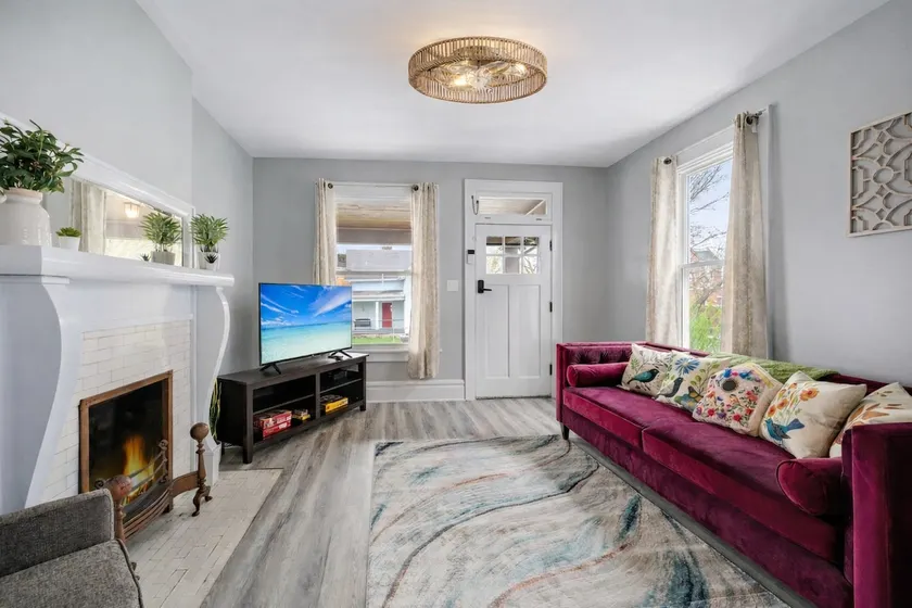 Spacious Group Getaway OSU | Sleeps 11 + Parking - Image 1