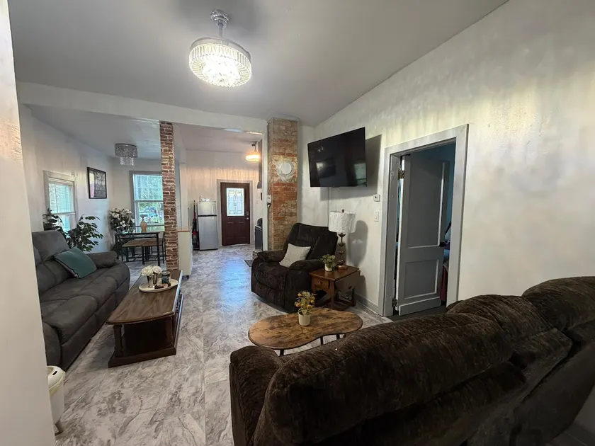 Cozy Vacation Home Parking 5mi OTR sleep 8 Concert - Image 1
