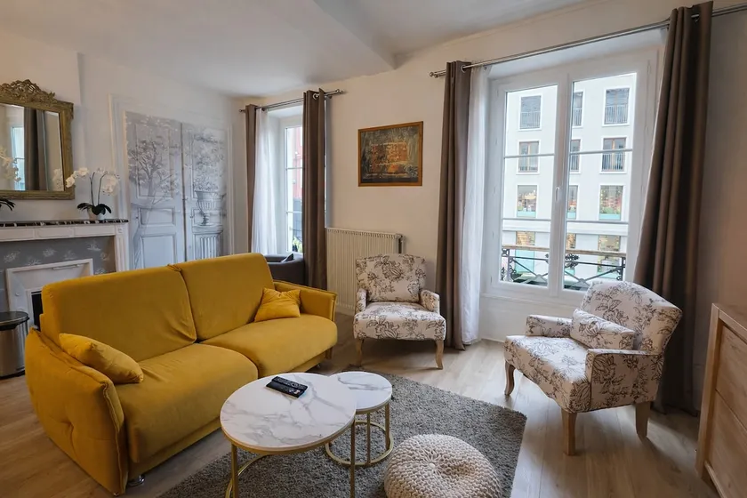 The Mâconnaises Frescoes (Central - Luxury - 7 people) - Image 1
