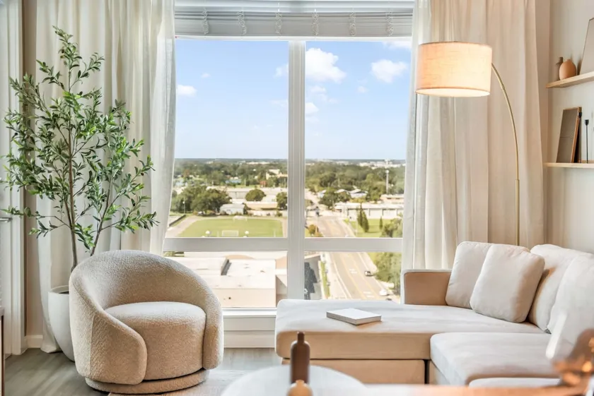The Louie - Luxe 1BR Condo DT w/ Rooftop Pool, Gym - Image 1