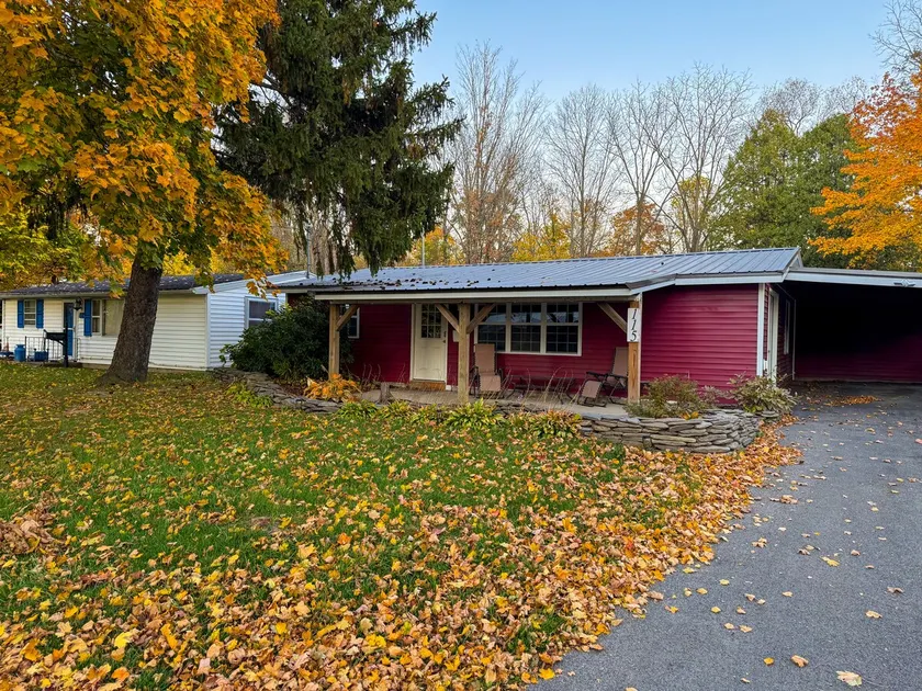 Little red ranch house - Image 1