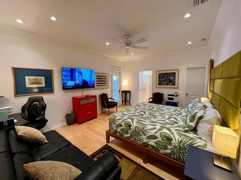 The Signature Orange Grove King Suite - Image 1