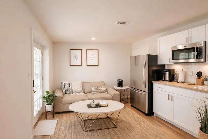 Cozy+Bright 1BR w/Jetted Tub for Monthly Stays - Image 1