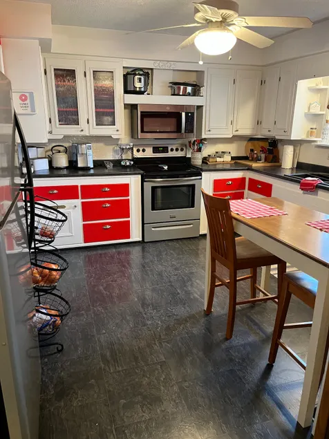 Private second-floor cottage nestled between Lakeside and Marblehead, sleeps 6! - Image 1