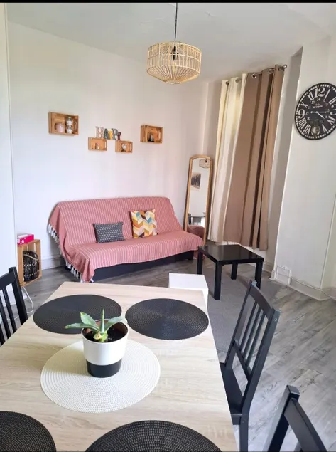 Bright T2 • Private terrace • Free parking - Image 1