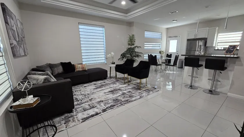 New Luxury Condo PRIME Location - Image 1