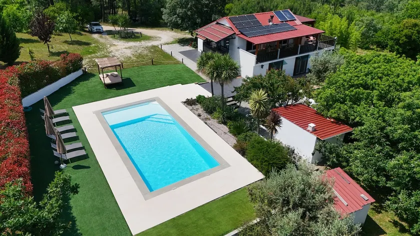 Private nature retreat with pool and jacuzzi - Image 1