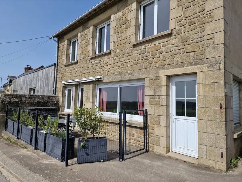 Townhouse on Saint Coulomb - Image 1