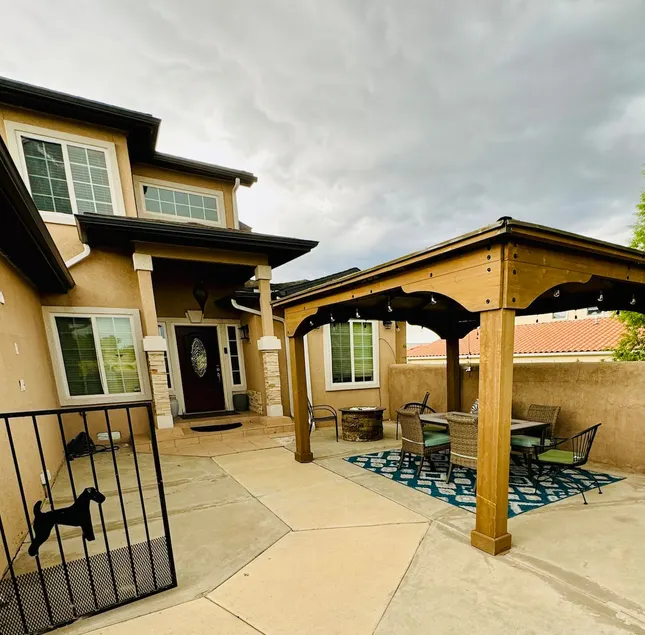 Modern house 5 bedroom in Gallup - Image 1
