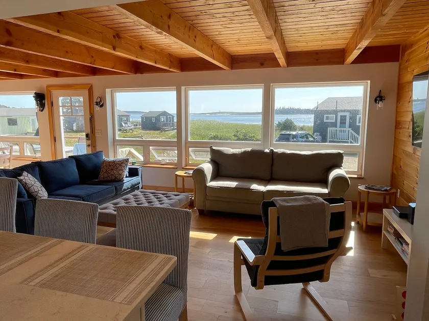 Newly renovated 3BR house w/ stunning ocean views - Image 1