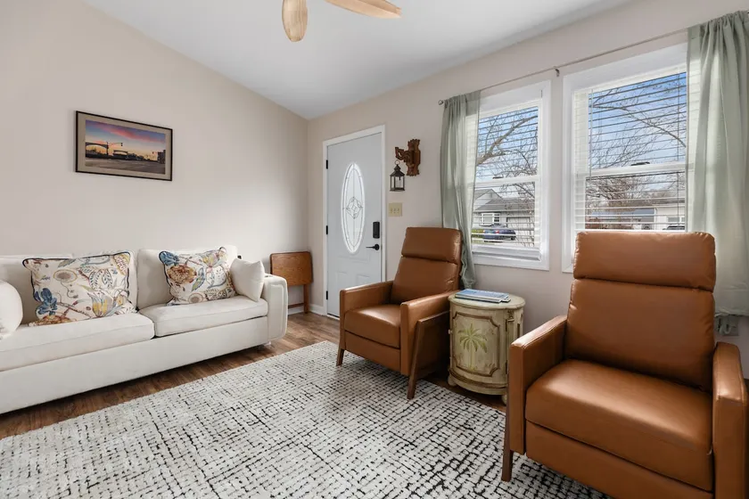 Spacious 2 Bed2 Bath Guest Suite Apt with HOT TUB and EV Charging - Image 1