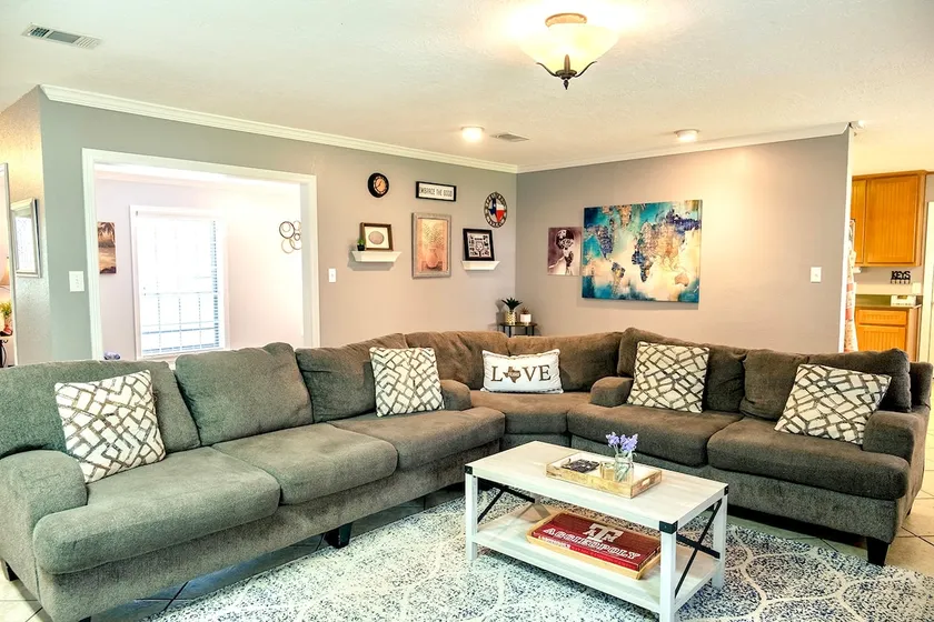 Grove House •Spacious 5BR Retreat •Minutes to TAMU - Image 1