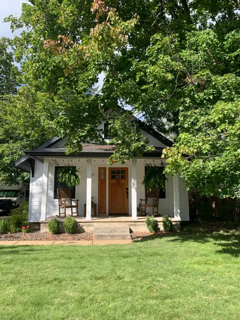 The Little White House - Image 1