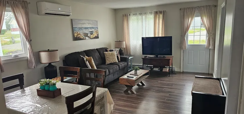 Caribou Cottage, 3 bedroom, Pet friendly, backyard - Image 1