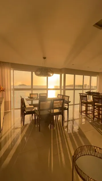 Modern Oceanfront Apartment - Image 1