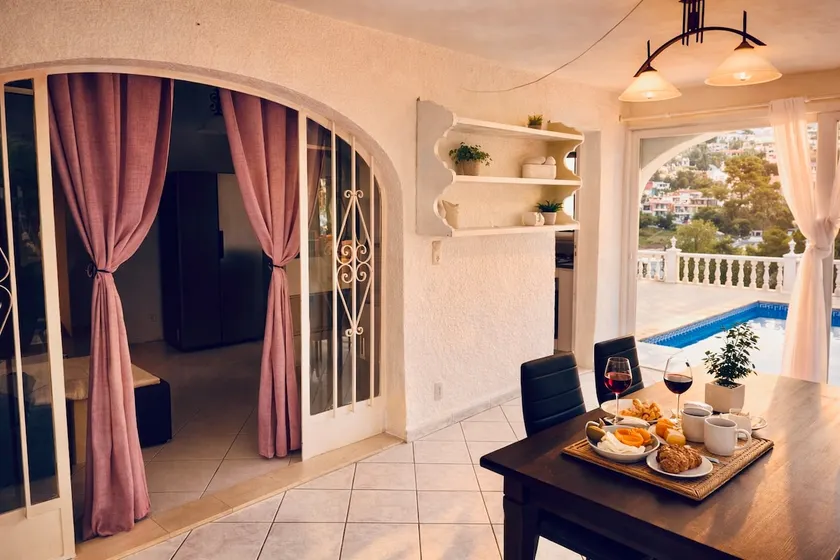Perfect to relax with friends and family - Image 1