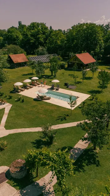 Transylvania log cabin | Pool, Jacuzzi & Café - Image 1