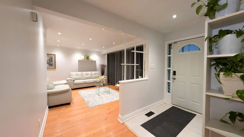 Bright cozy home in Scarborough, Toronto! - Image 1