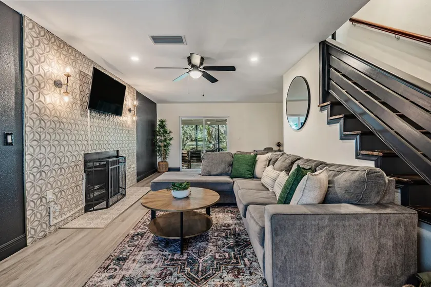 Relaxing Lake House In Tampa - Image 1